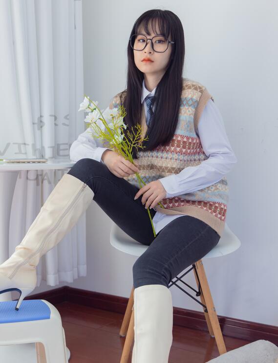 巨大黑迪克vs娇小亚女 巨大黑迪克vs娇小亚女