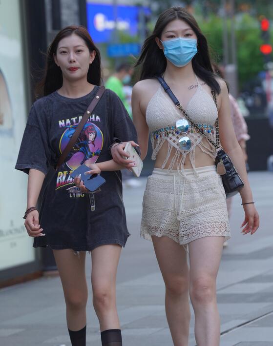 男人的嘴添女人下身视频大全