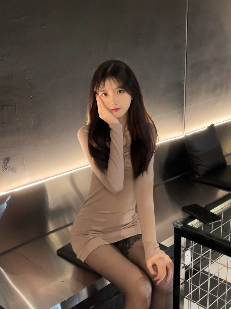 公交车上穿短裙被狂C 公交车上穿短裙被狂C