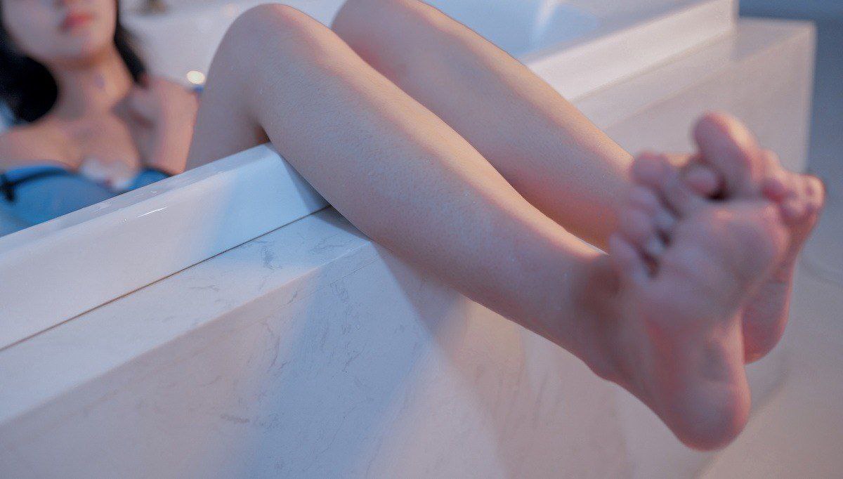 舌头伸进下面不停添好舒服 舌头伸进下面不停添好舒服