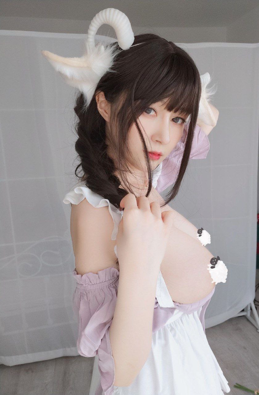 男吃女胸又摸又揉的视