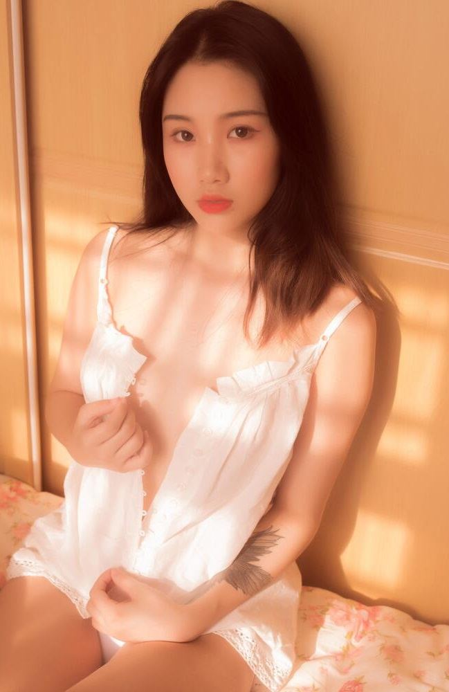 翁公和在厨房猛烈进出