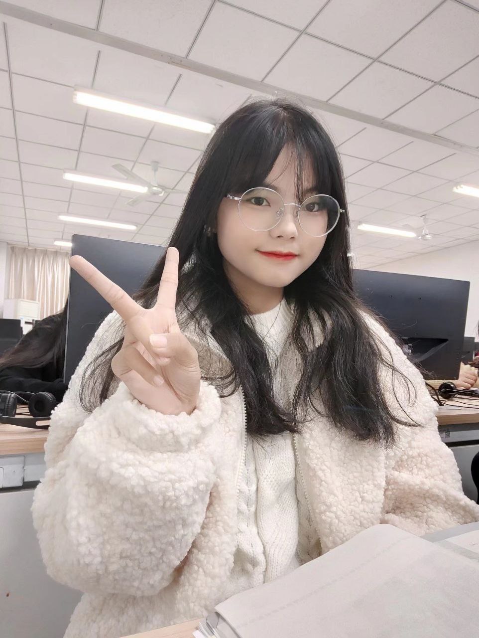 女生张开腿给男生捅 女生张开腿给男生捅