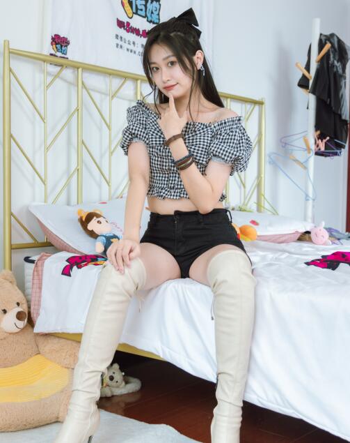 被10多个男人灌满白浆