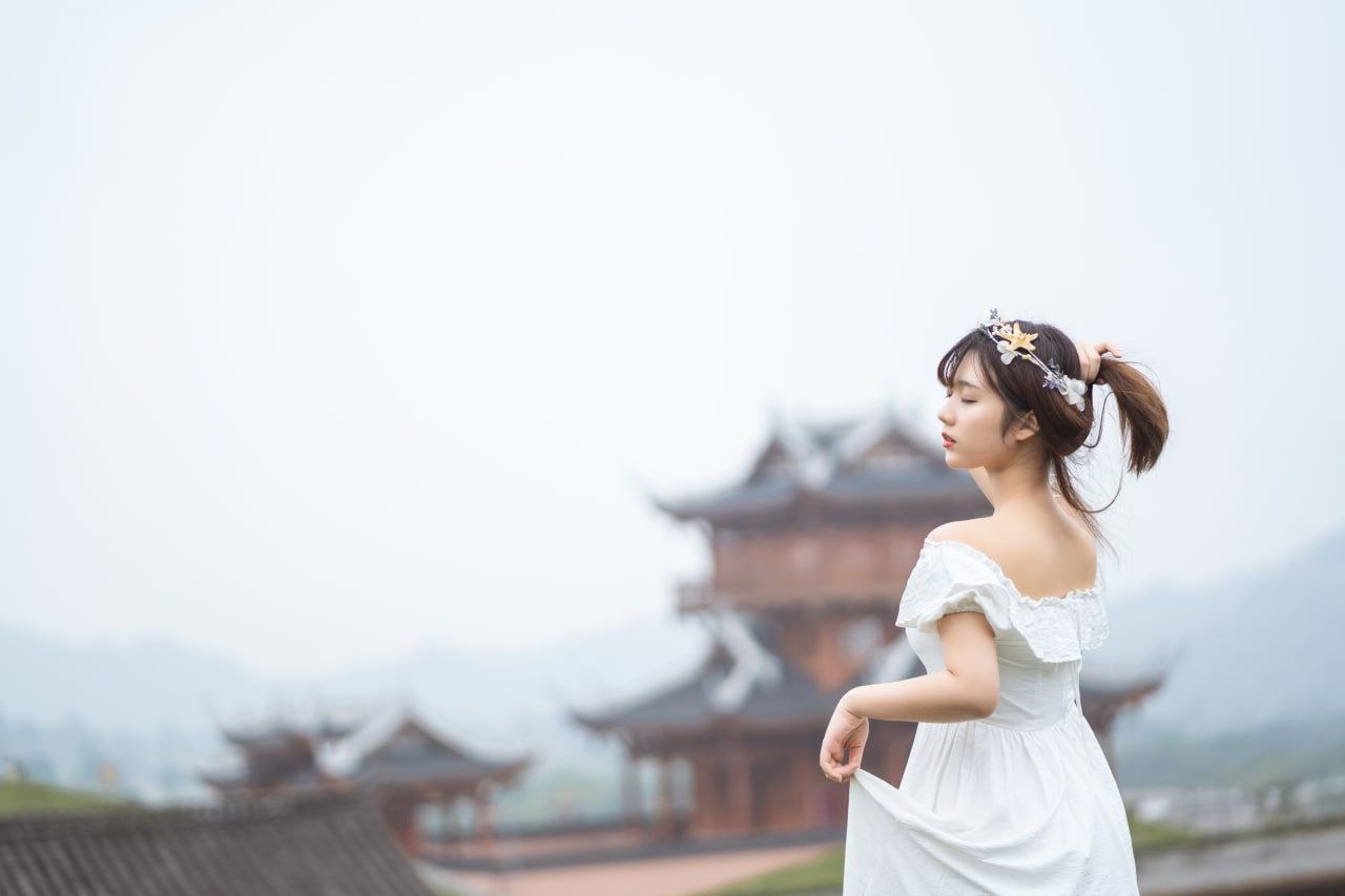 小受被按在墙上做腿交男男 小受被按在墙上做腿交男男