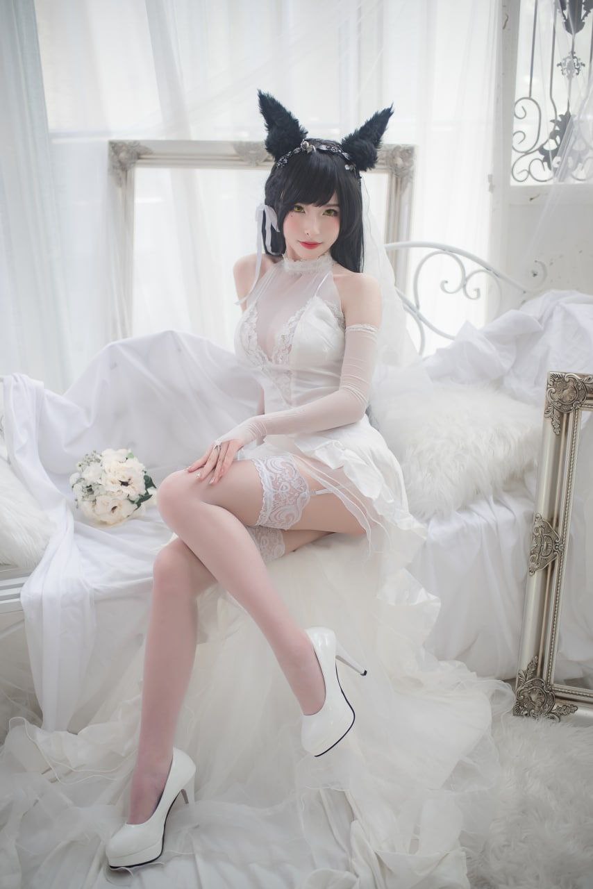 丰满女邻居的嫩苞张开