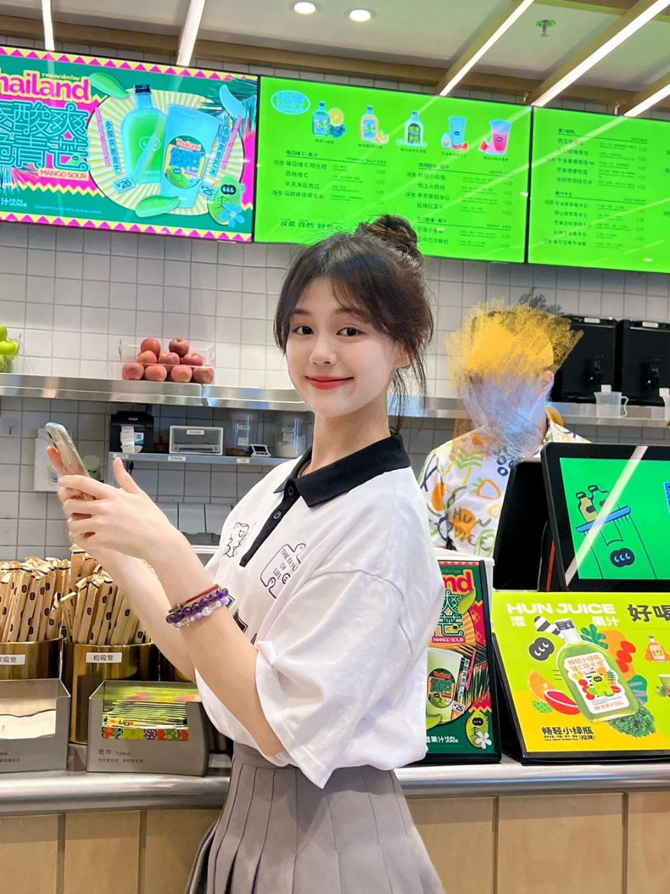 粗大挺进朋友的未婚妻 粗大挺进朋友的未婚妻