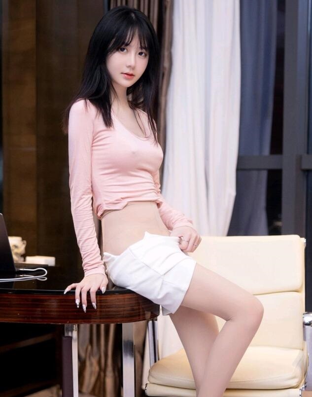 天降女子从二楼未删减