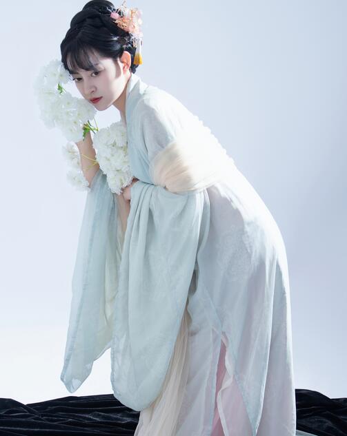 花蝴蝶在线视频播放免费观看 花蝴蝶在线视频播放免费观看