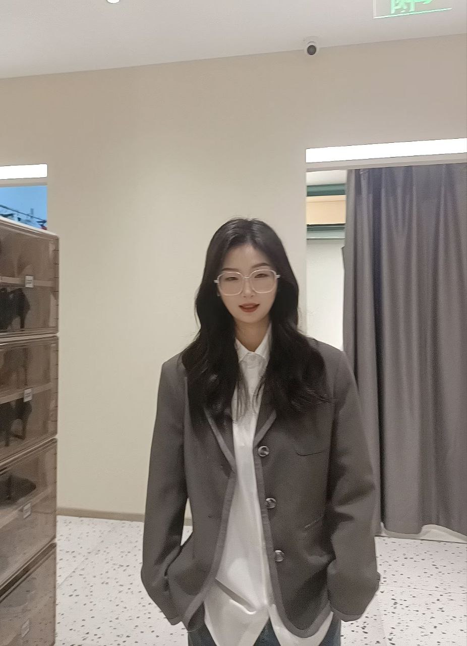 女生张开腿给男生桶 女生张开腿给男生桶