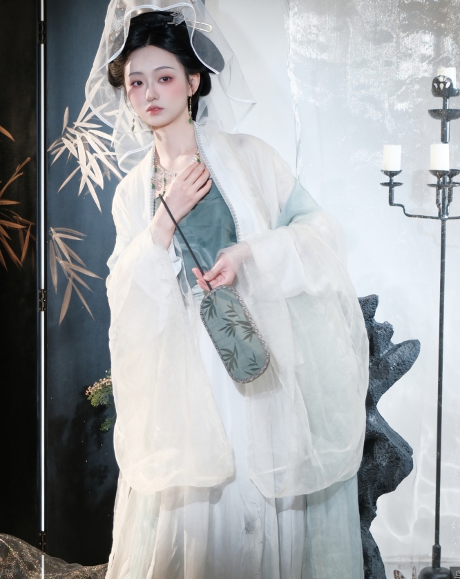 开局大招雷鸣八卦 - 高清直播在线观看