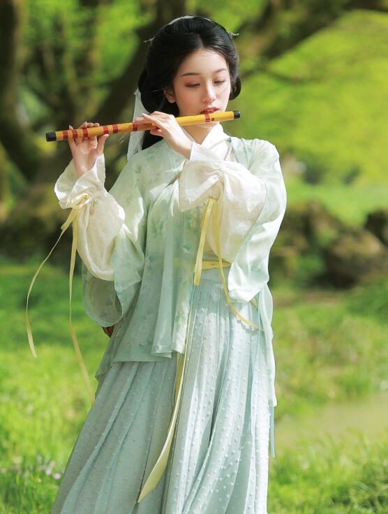 未满十八周岁未成年人请自觉离开 未满十八周岁未成年人请自觉离开