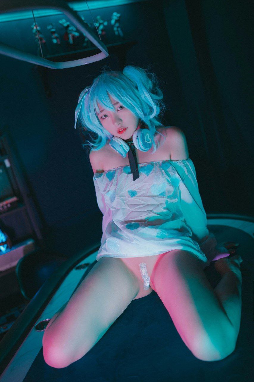 英语老师解开裙子坐我腿中间 英语老师解开裙子坐我腿中间