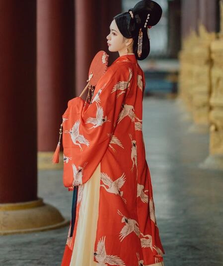 亚洲中文字幕上线接吻 亚洲中文字幕上线接吻