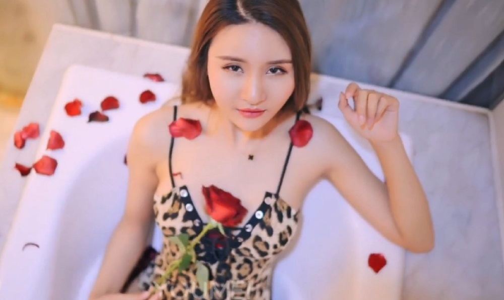 老人脱裤子叫老头玩 老人脱裤子叫老头玩