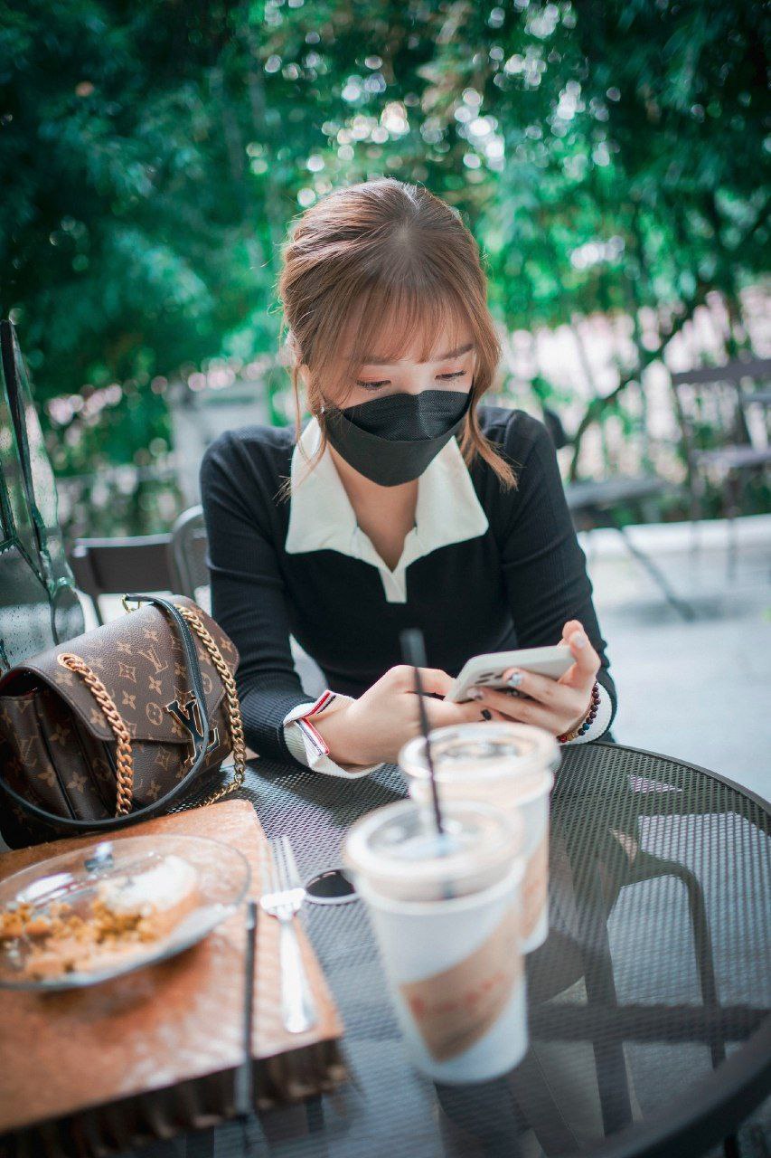 一女三黑人玩4P惨叫