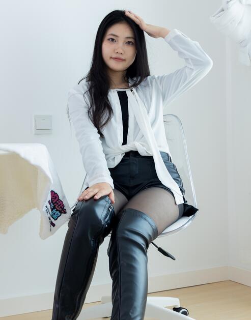 欲求不满的女邻居中文 欲求不满的女邻居中文