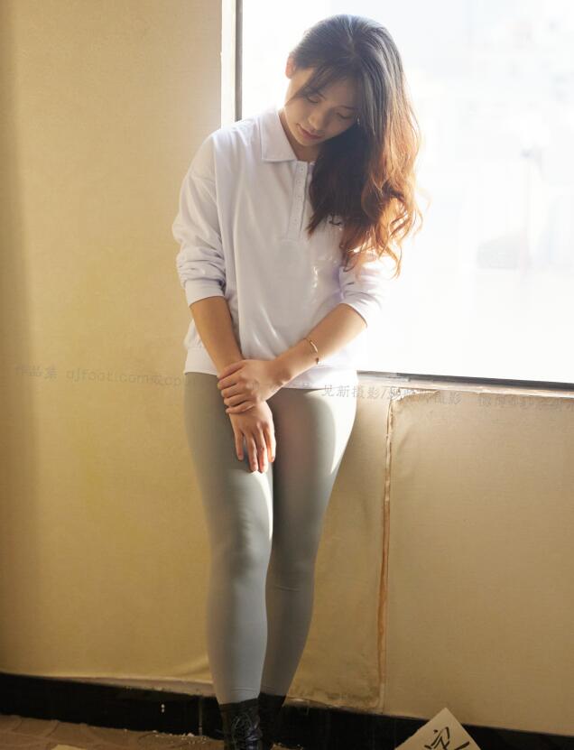 在办公室爆了老师的后菊 在办公室爆了老师的后菊